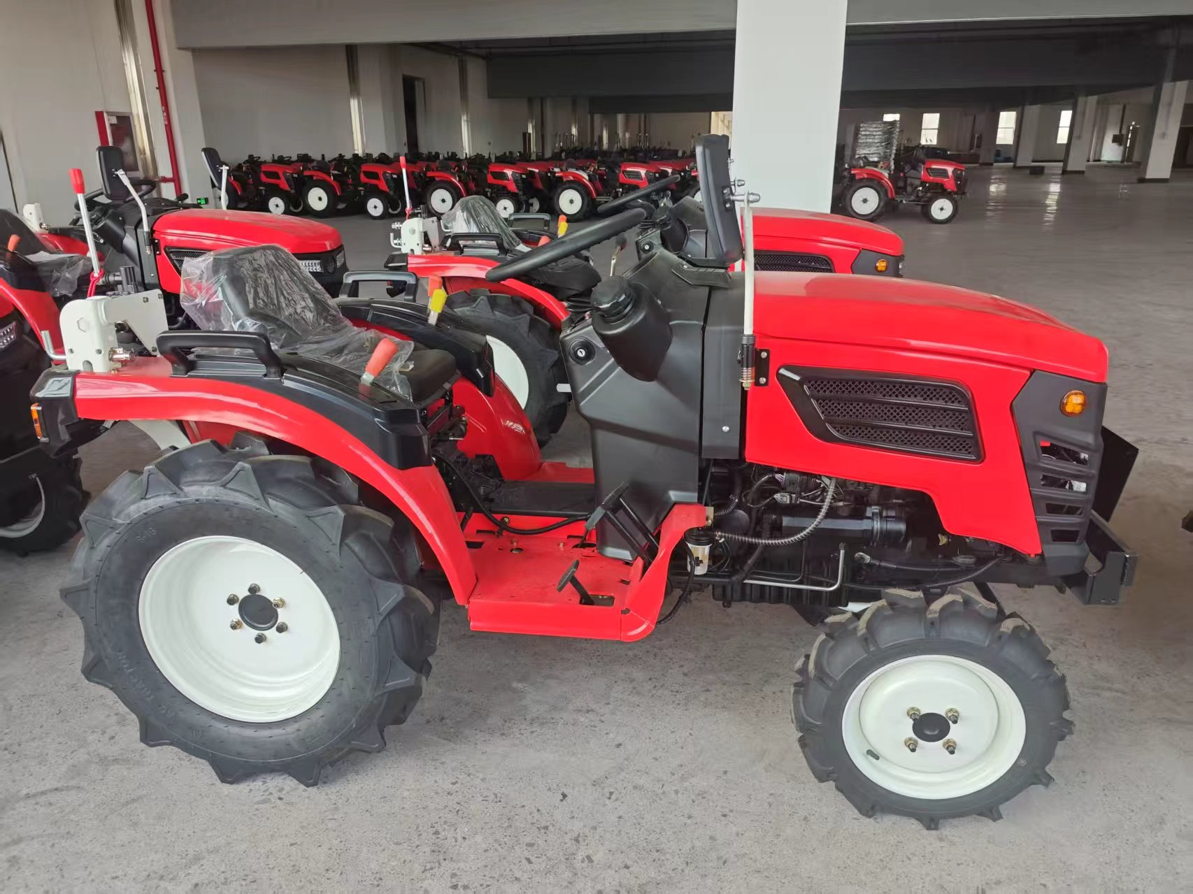 WHEELED TRACTOR TA304 3.jpg